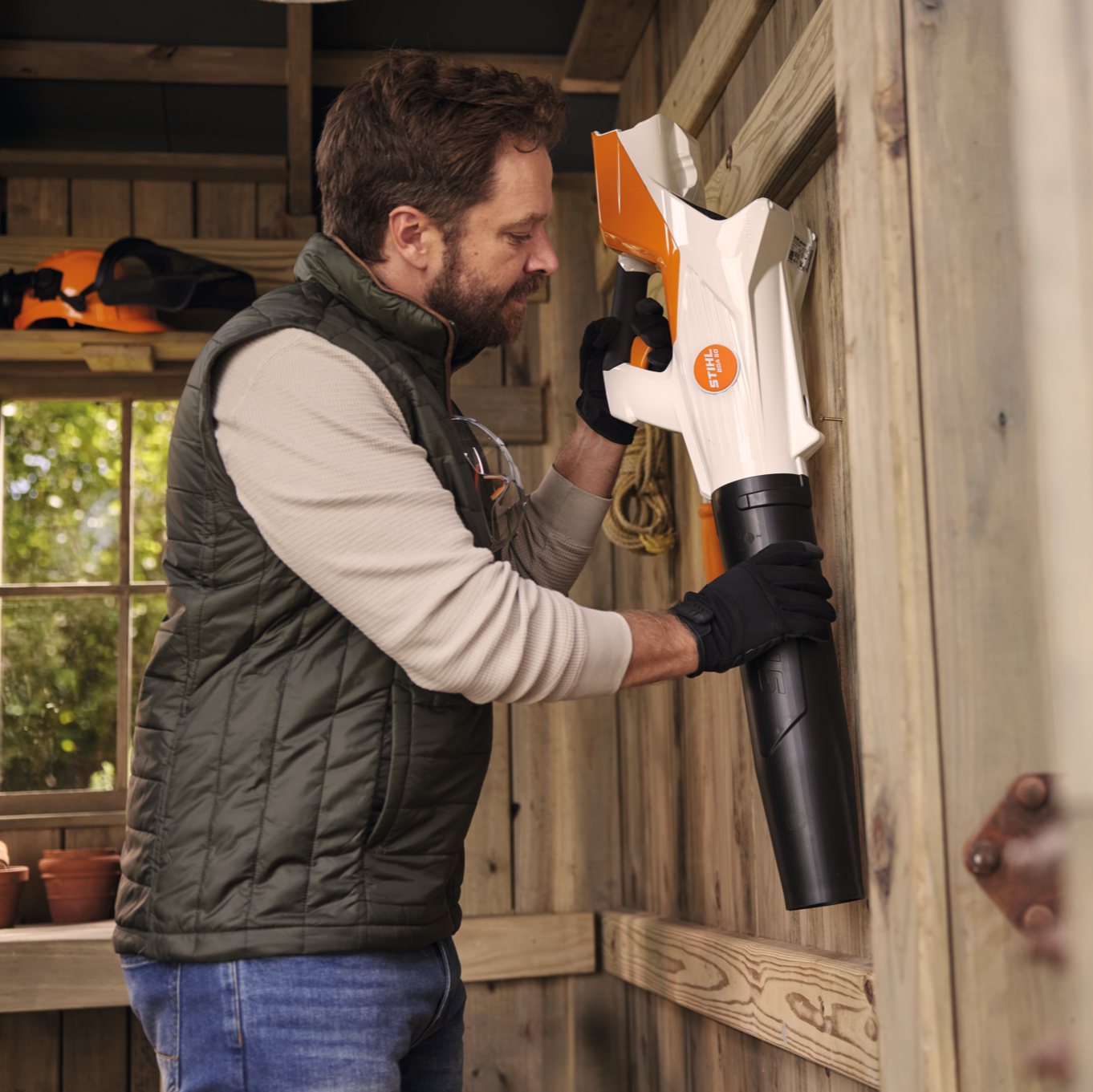 Stihl Akku-Laubbläser BGA 50 mit Akku und Ladegerät