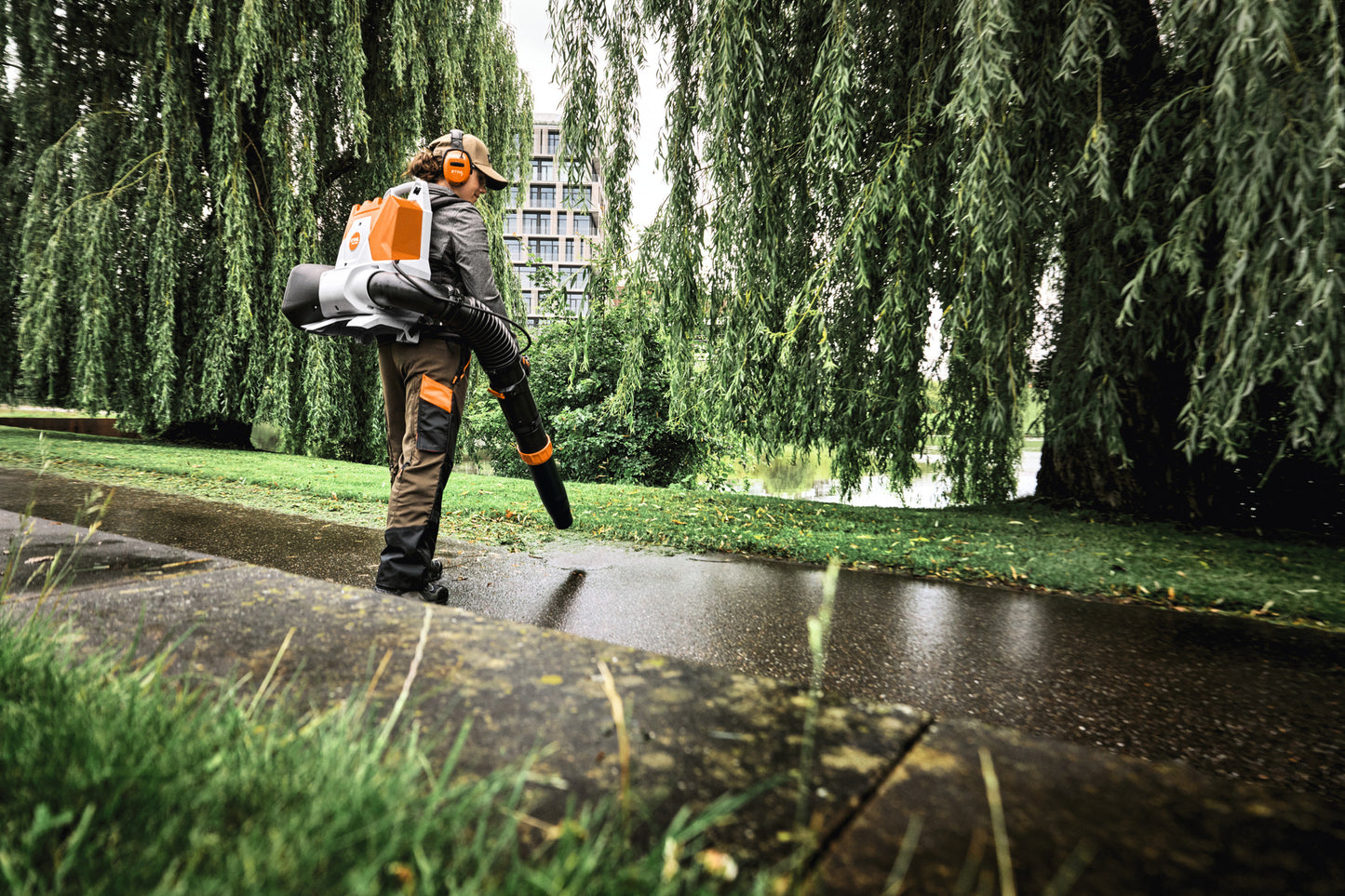 STIHL BRA 200 Rückentragbarer Akku-Laubbläser Einzelgerät