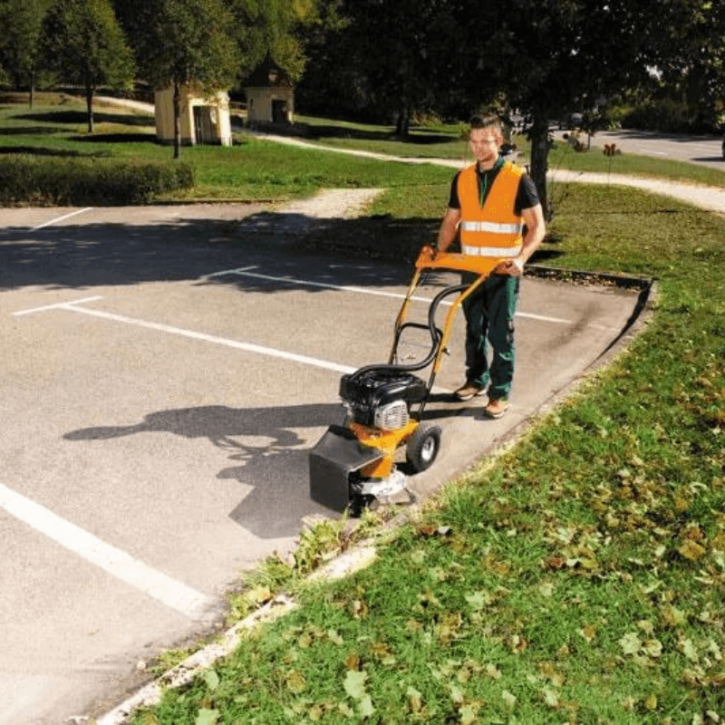AS Benzin-Unkrautbürstenmaschine 30 Weedhex 160 in Aktion