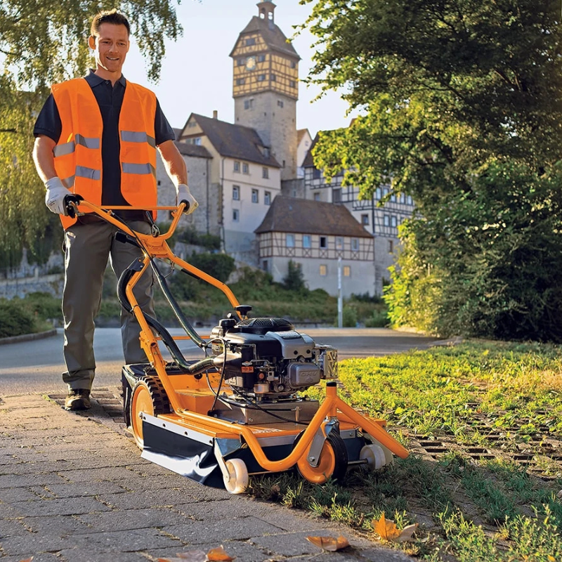 AS Benzin-Unkrautbürstenmaschine 50 WeedHex in Aktion