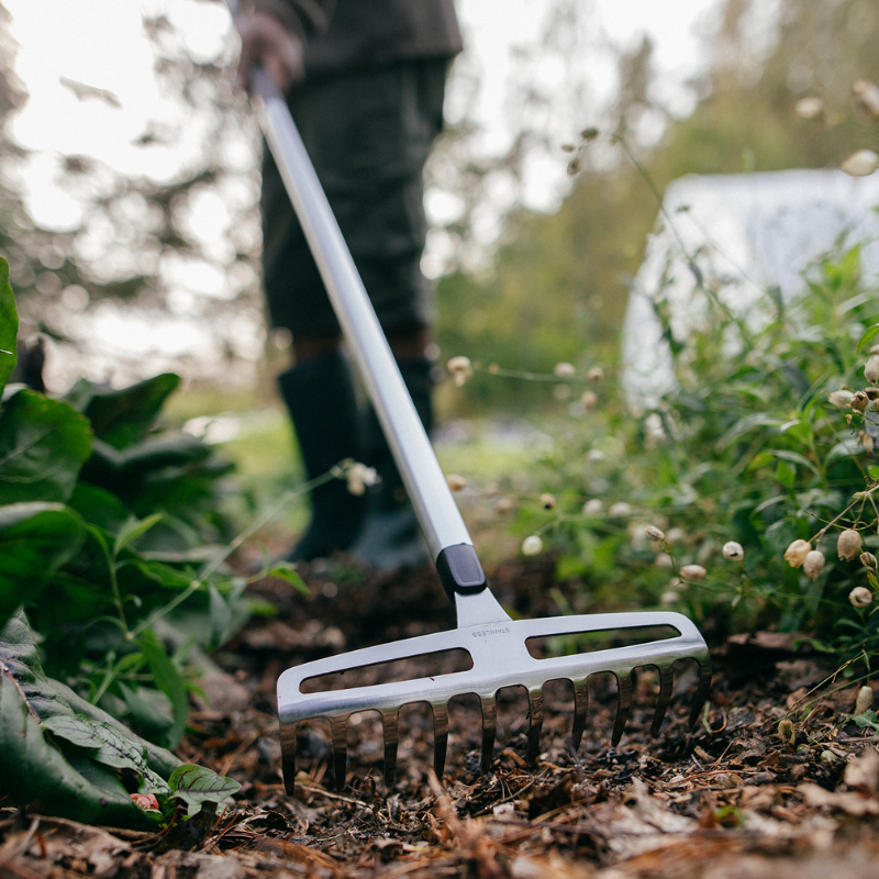 Fiskars Rosenrechen Xact S - mit 160 cm Stiel