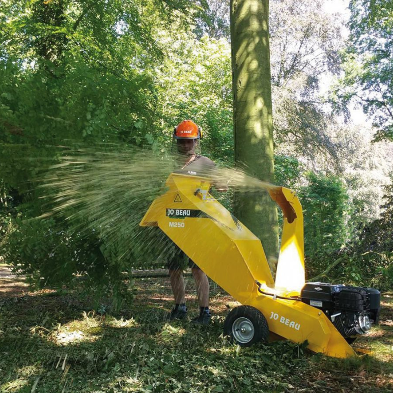 Jo Beau Benzin-Häcksler Garden Line M250 + Kostenloses Extra Messerset im Wert von 259 €!