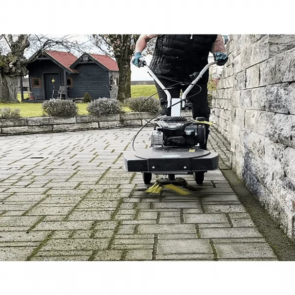 Kwern Benzin-Unkrautbürstenmaschine Greenbuster Home 550 in Aktion