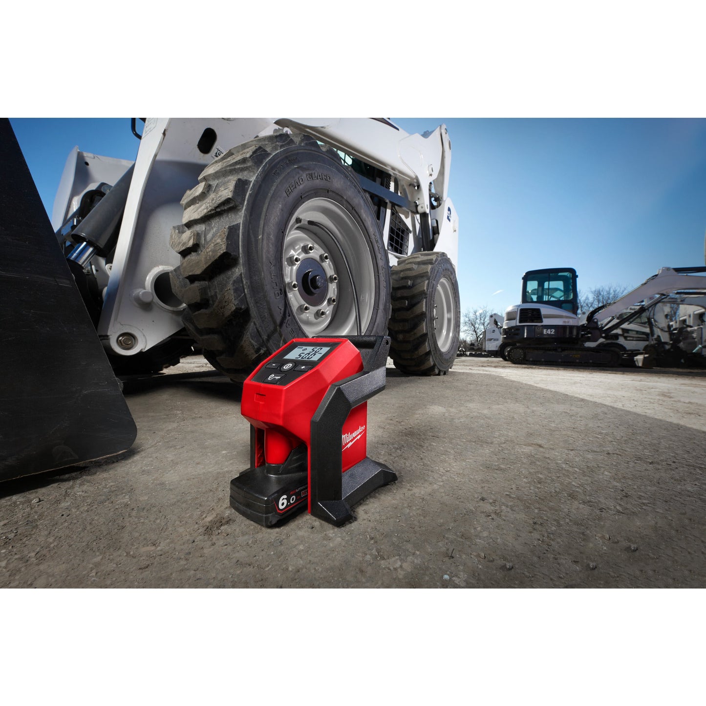 Milwaukee Akku-Kompressor M12™ in Aktion 5