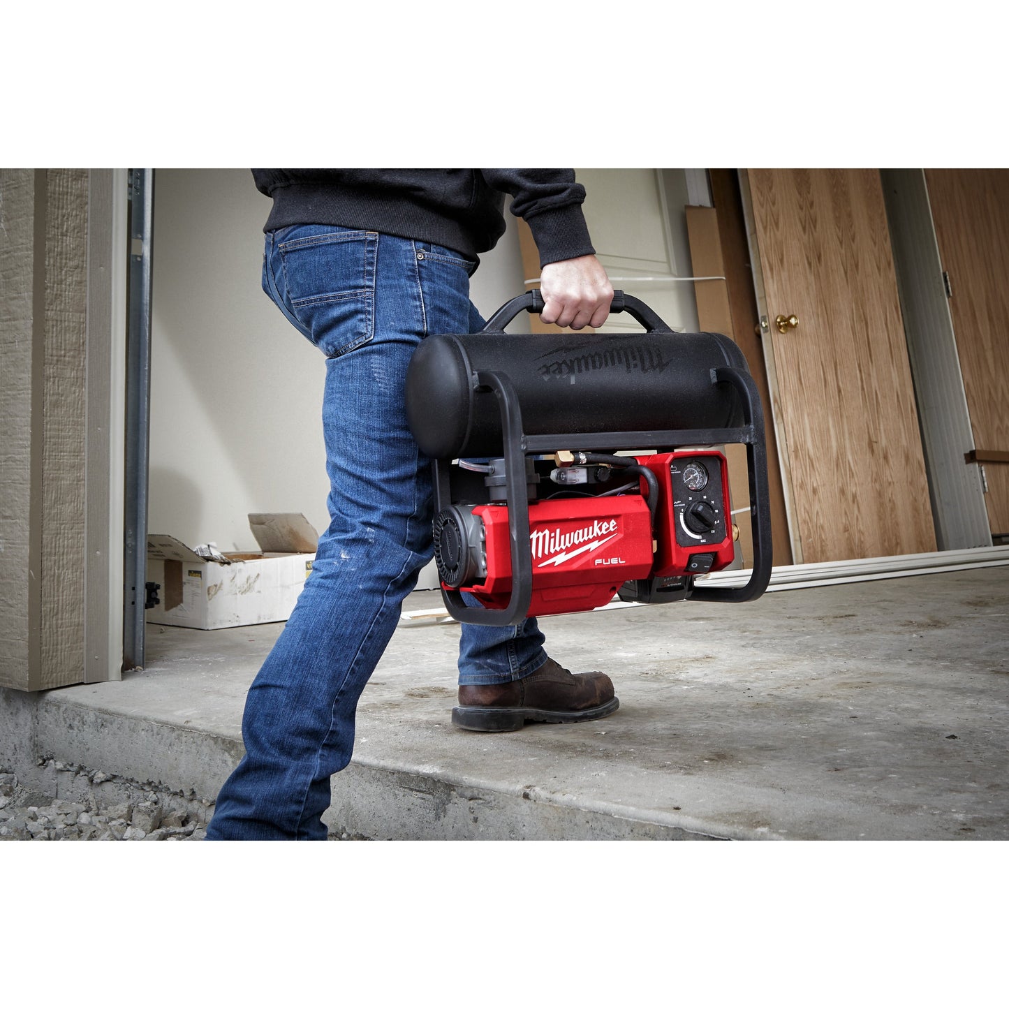 Milwaukee Akku-Kompressor M18™ FUEL™ in Aktion 3