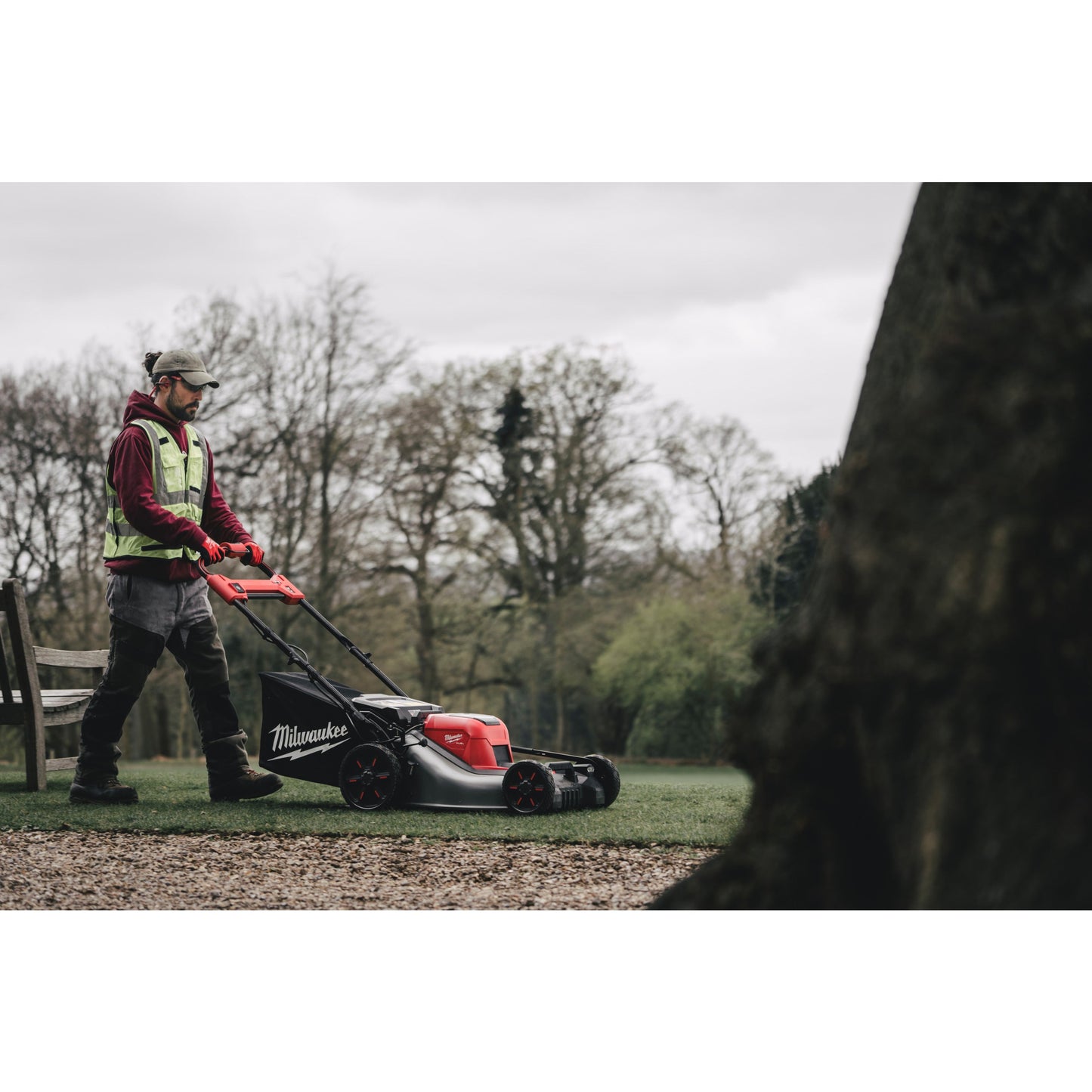 Milwaukee Akku-Rasenmäher M18™ FUEL™ - 53 cm in Aktion 3