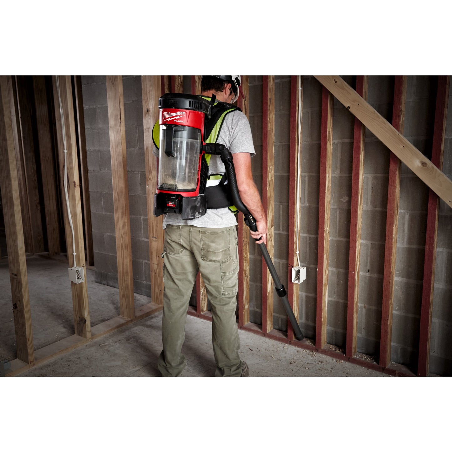 Milwaukee Akku-Rucksacksauger M18™ FUEL™ in Aktion 2
