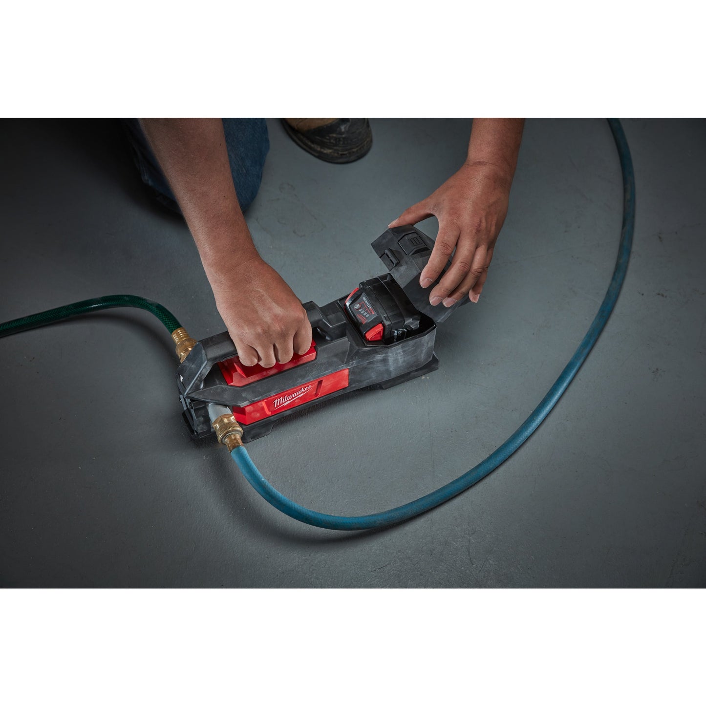 Milwaukee Akku-Wasserpumpe M18™ in Aktion 2