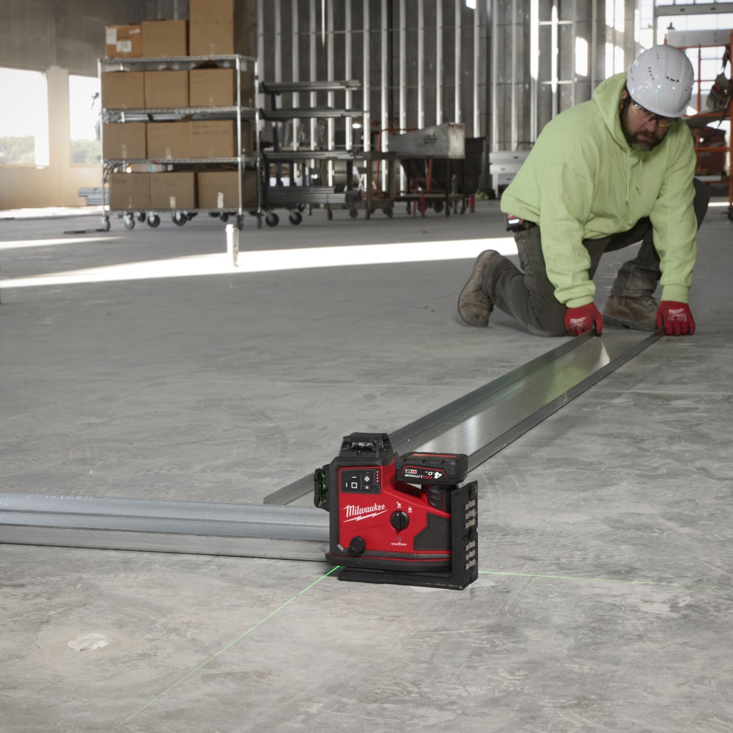 Milwaukee Automatischer 3D-Laser in Aktion