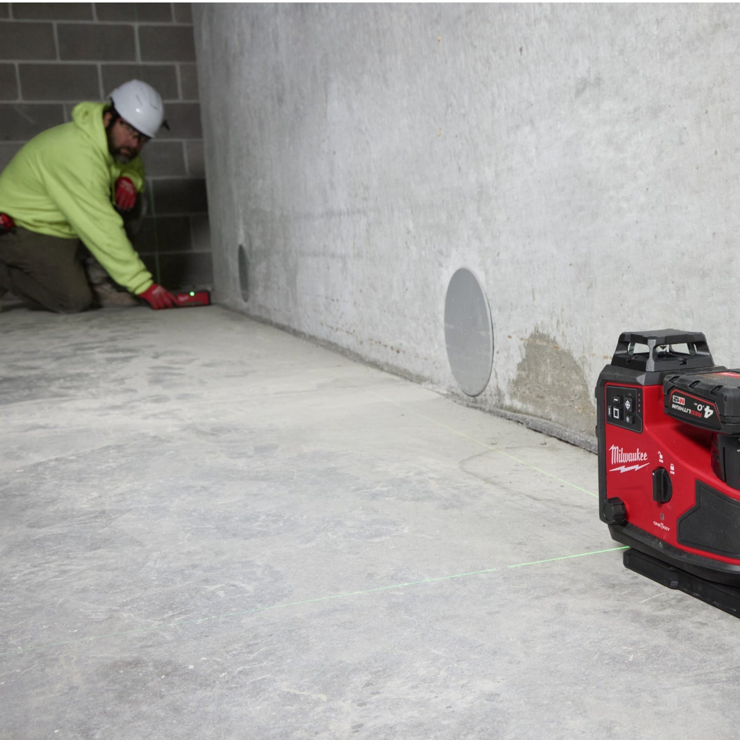 Milwaukee Automatischer 3D-Laser in Aktion 3