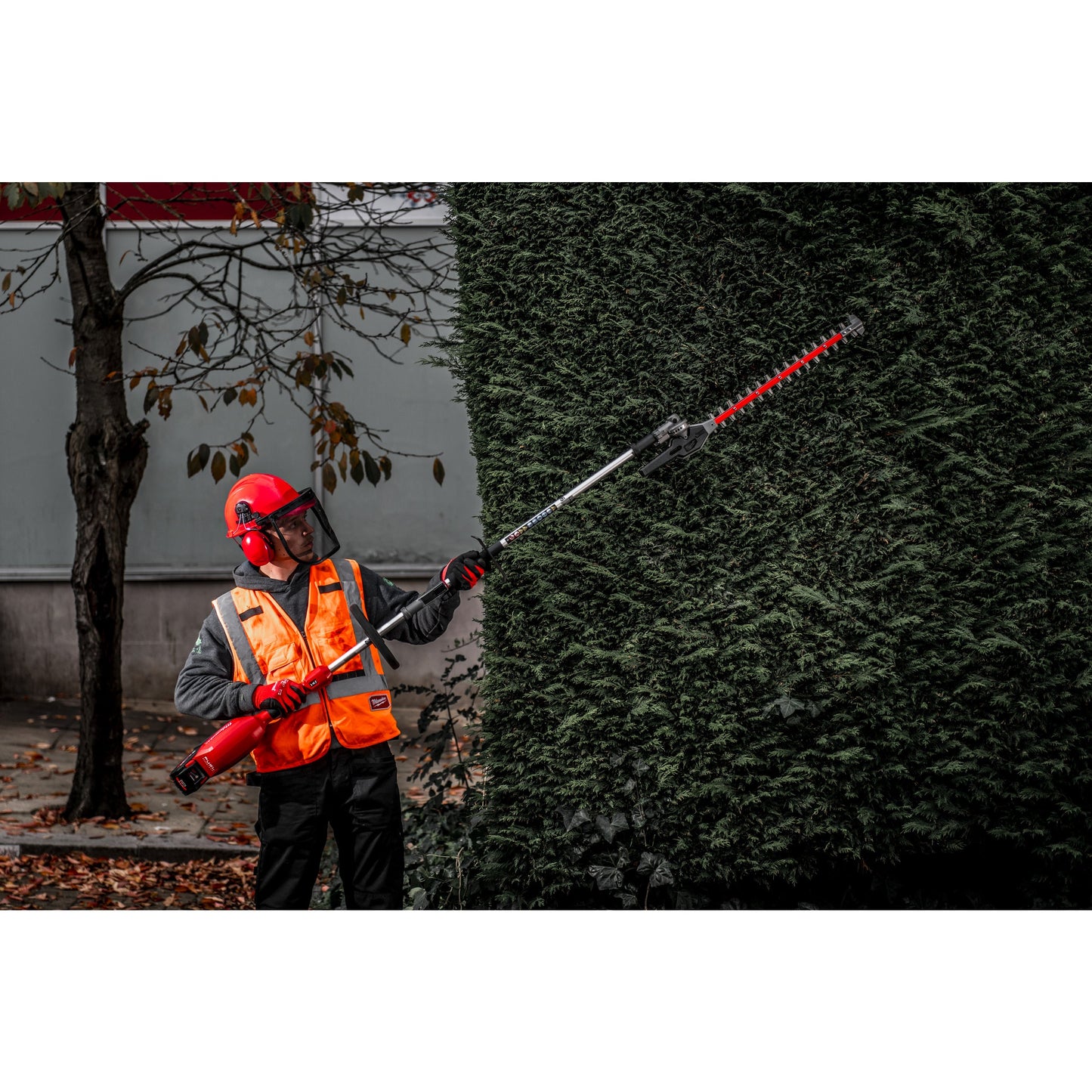 Milwaukee Heckenscheren-Aufsatz QUIK-LOK™ in Aktion 3