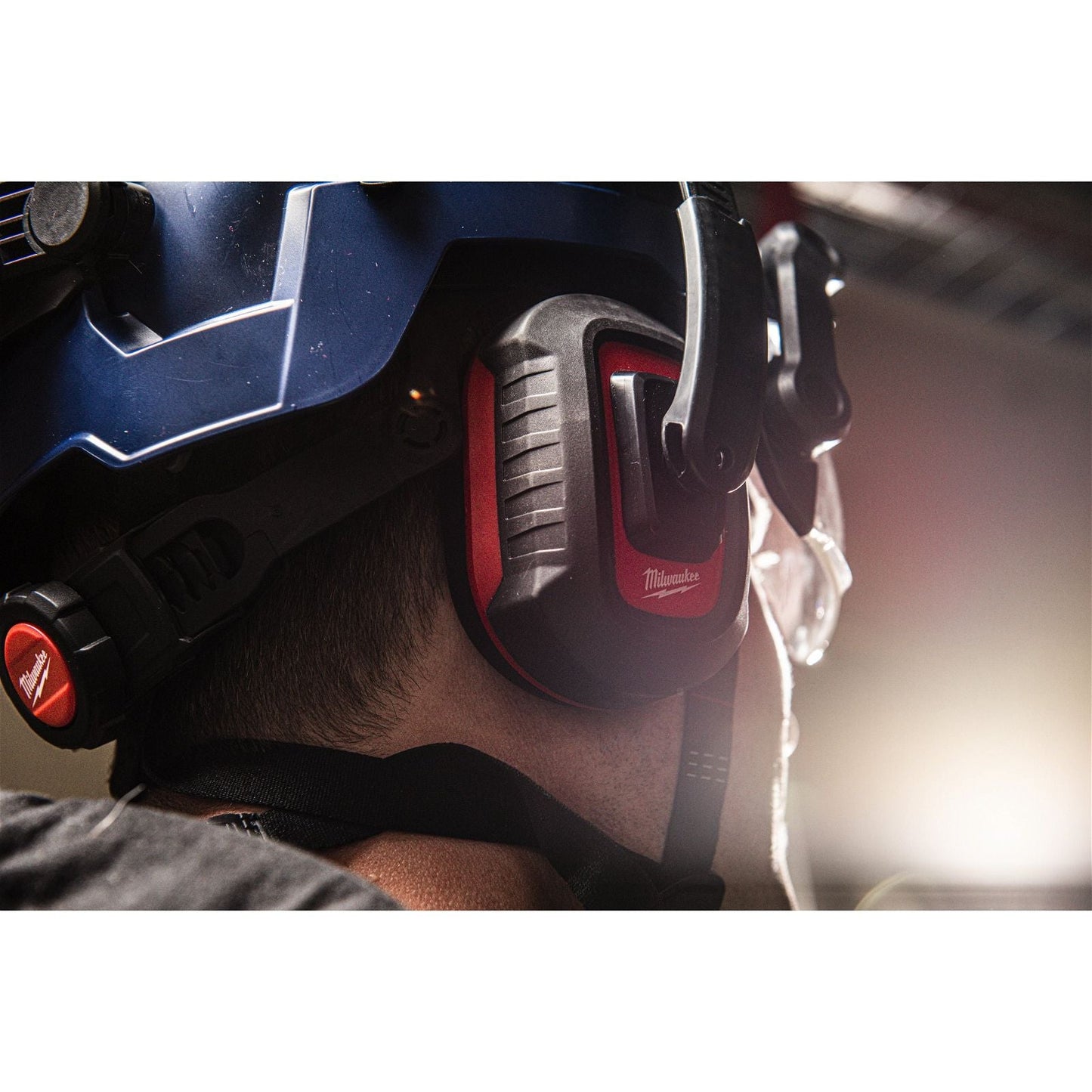 Milwaukee Ohrenschützer BOLT™ HP in Aktion 2