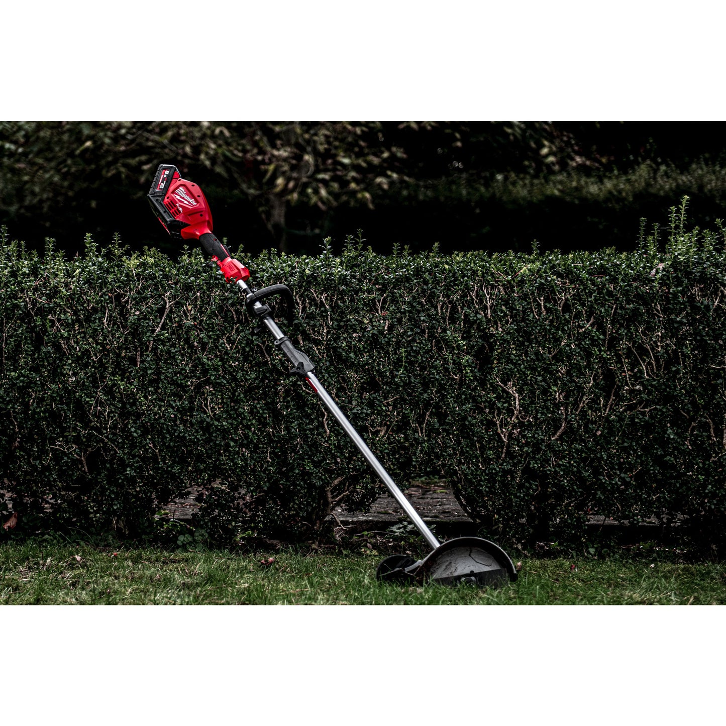 Milwaukee QUIK-LOK™ Milwaukee Kantenschneider-Aufsatz QUIK-LOK™ in Aktion 2