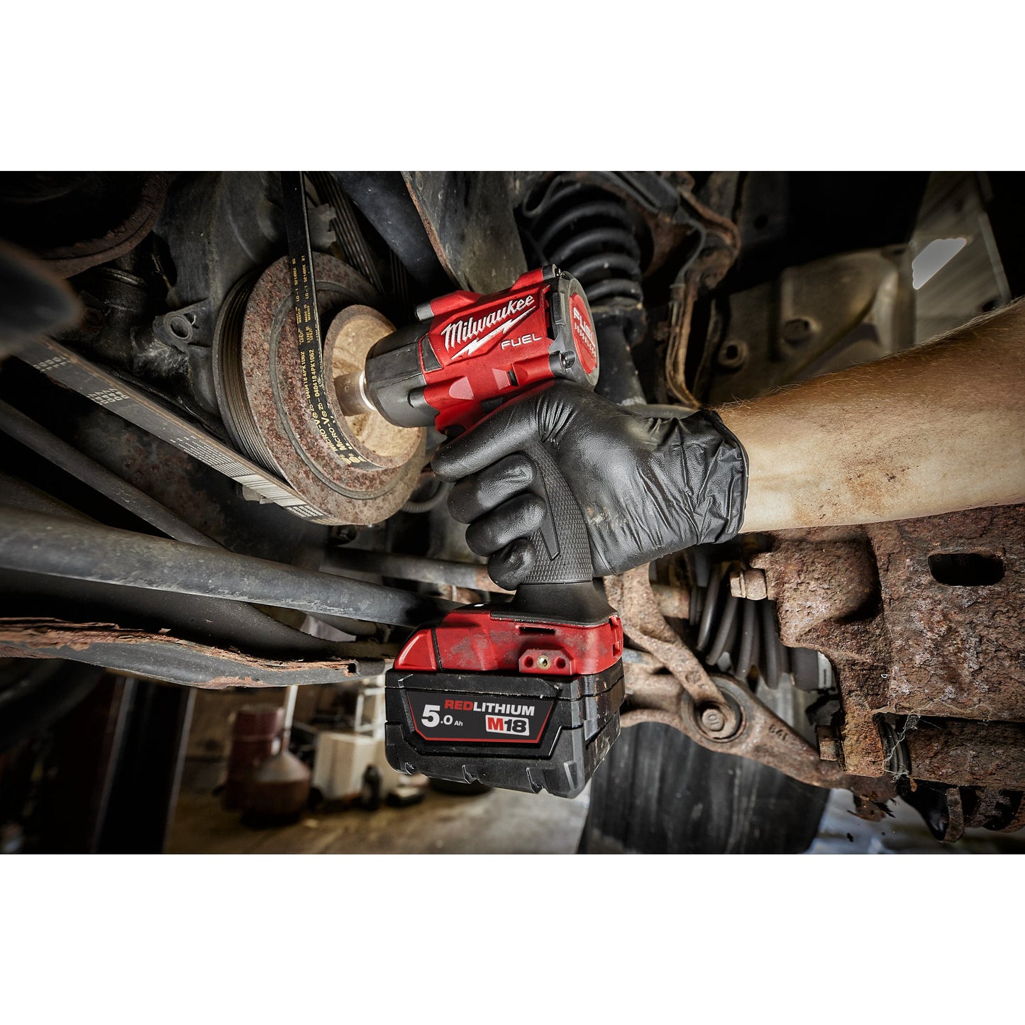 Milwaukee Schlagschrauber mit Sprengring M18™ FUEL™ 1/2″ in Aktion