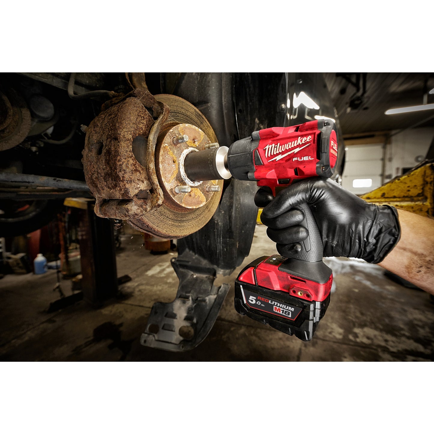 Milwaukee Schlagschrauber mit Sprengring M18™ FUEL™ 1/2″ in Aktion 2