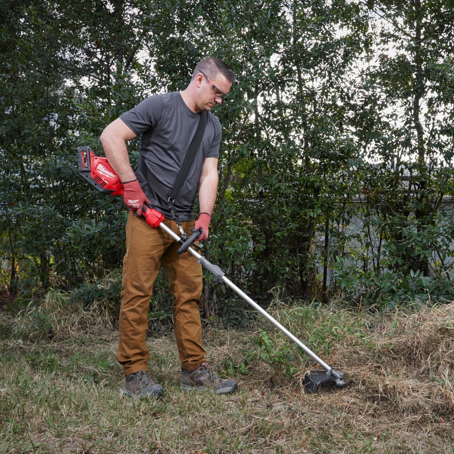 Milwaukee Sensen-Aufsatz QUIK-LOK™ in Aktion 3