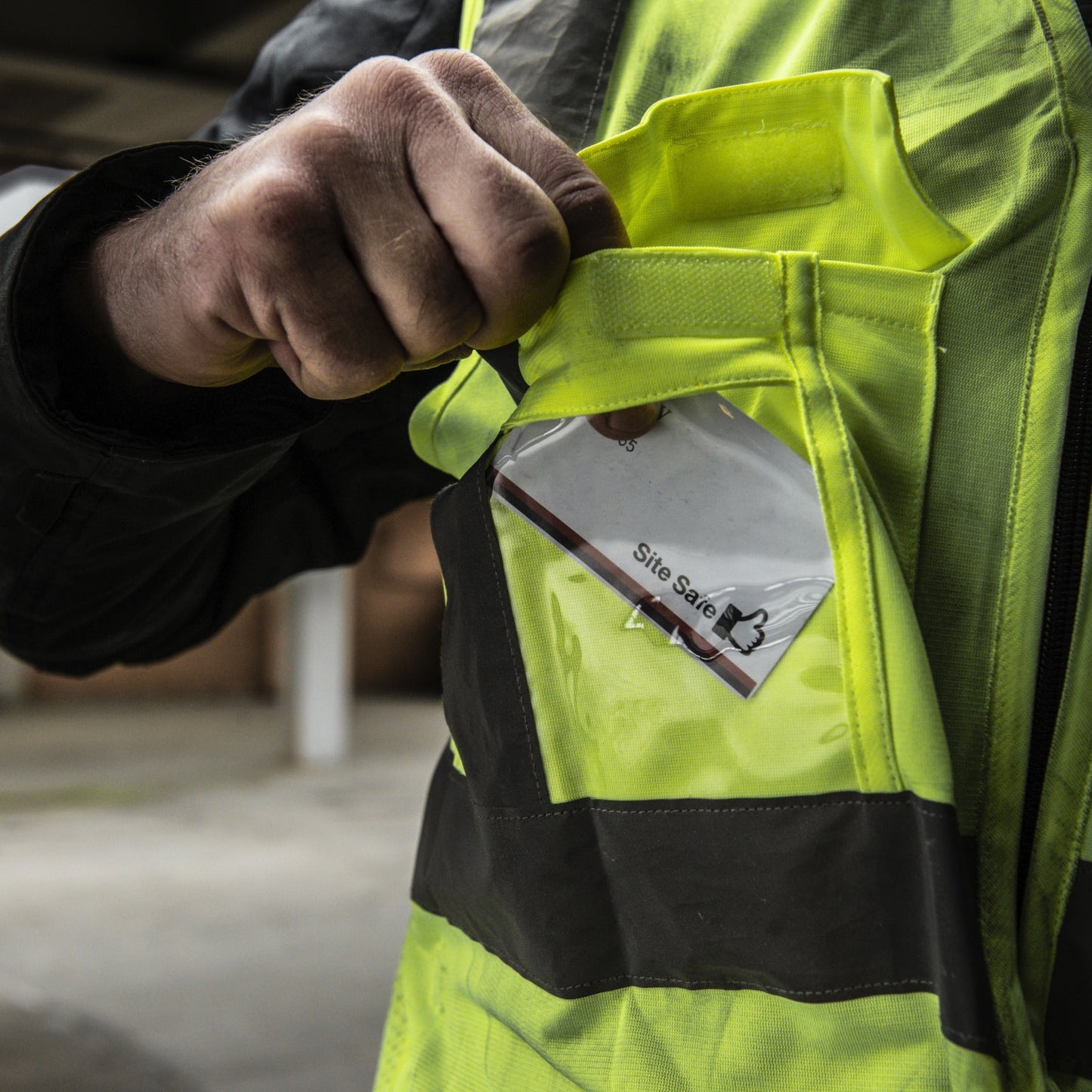 Milwaukee Warnweste Detailansicht ID Badge