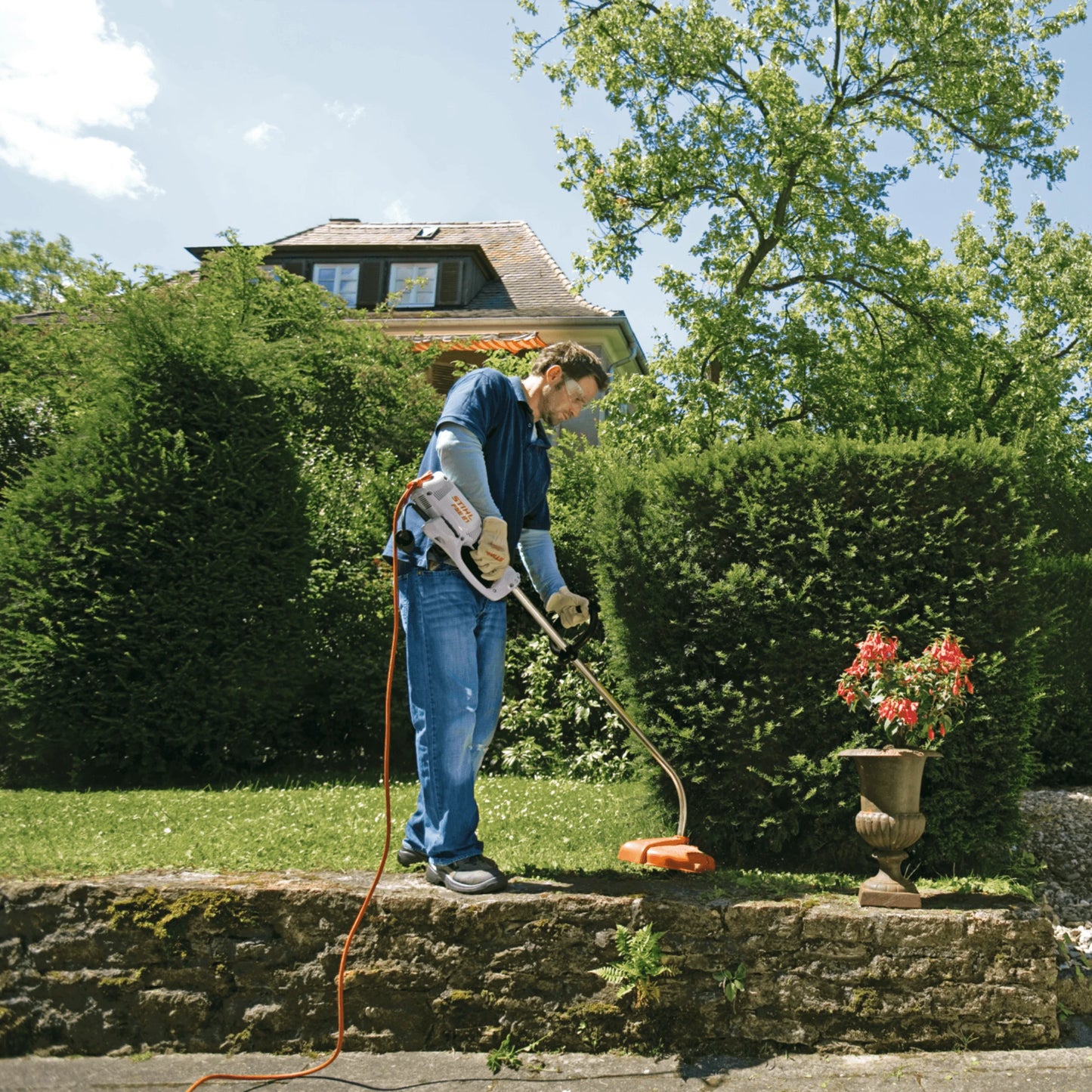 STIHL Elektro-Rasentrimmer FSE 71 in Aktion