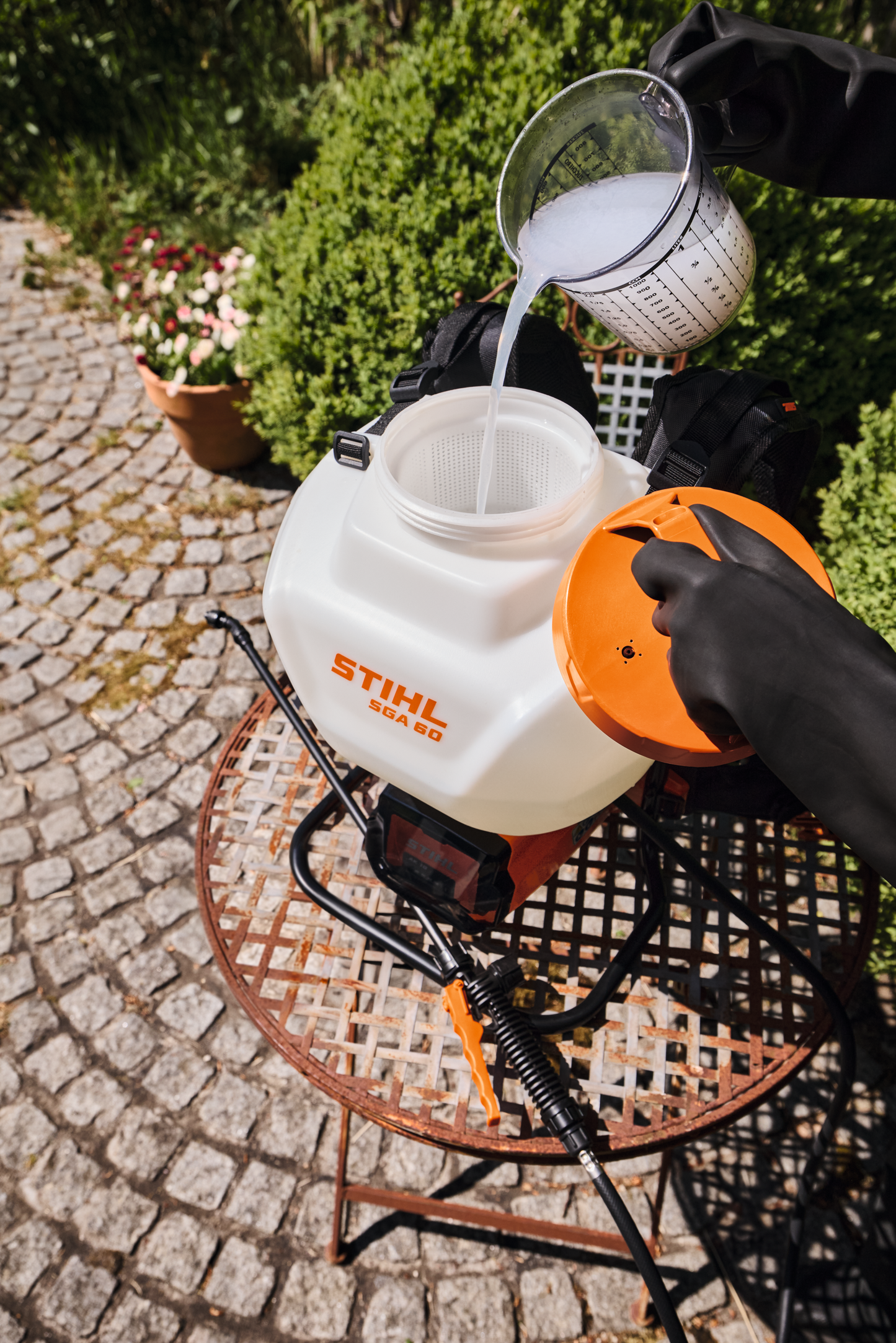 STIHL Rückentragbares Akku-Spritzgerät SGA 60.0 Einzelgerät in Aktion