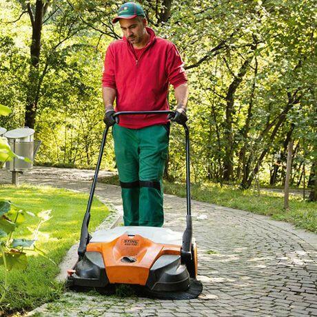 Stihl Akku-Kehrmaschine KGA 770 Einzelgerat - Jetzt Stihl bei kaisers.jetzt