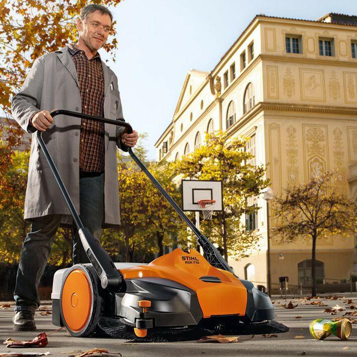 Stihl Akku-Kehrmaschine KGA 770 Einzelgerat - Jetzt Stihl bei kaisers.jetzt