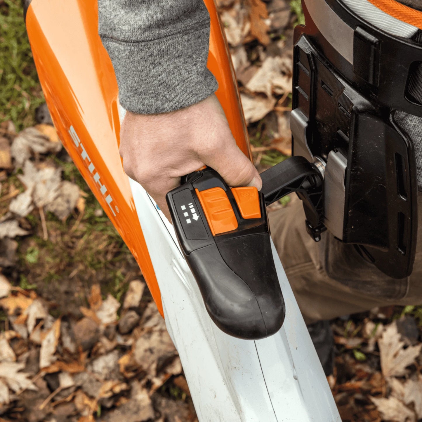 Stihl Akku-Laubblaser BGA 200 mit Tragysstem - Jetzt Stihl bei kaisers.jetzt