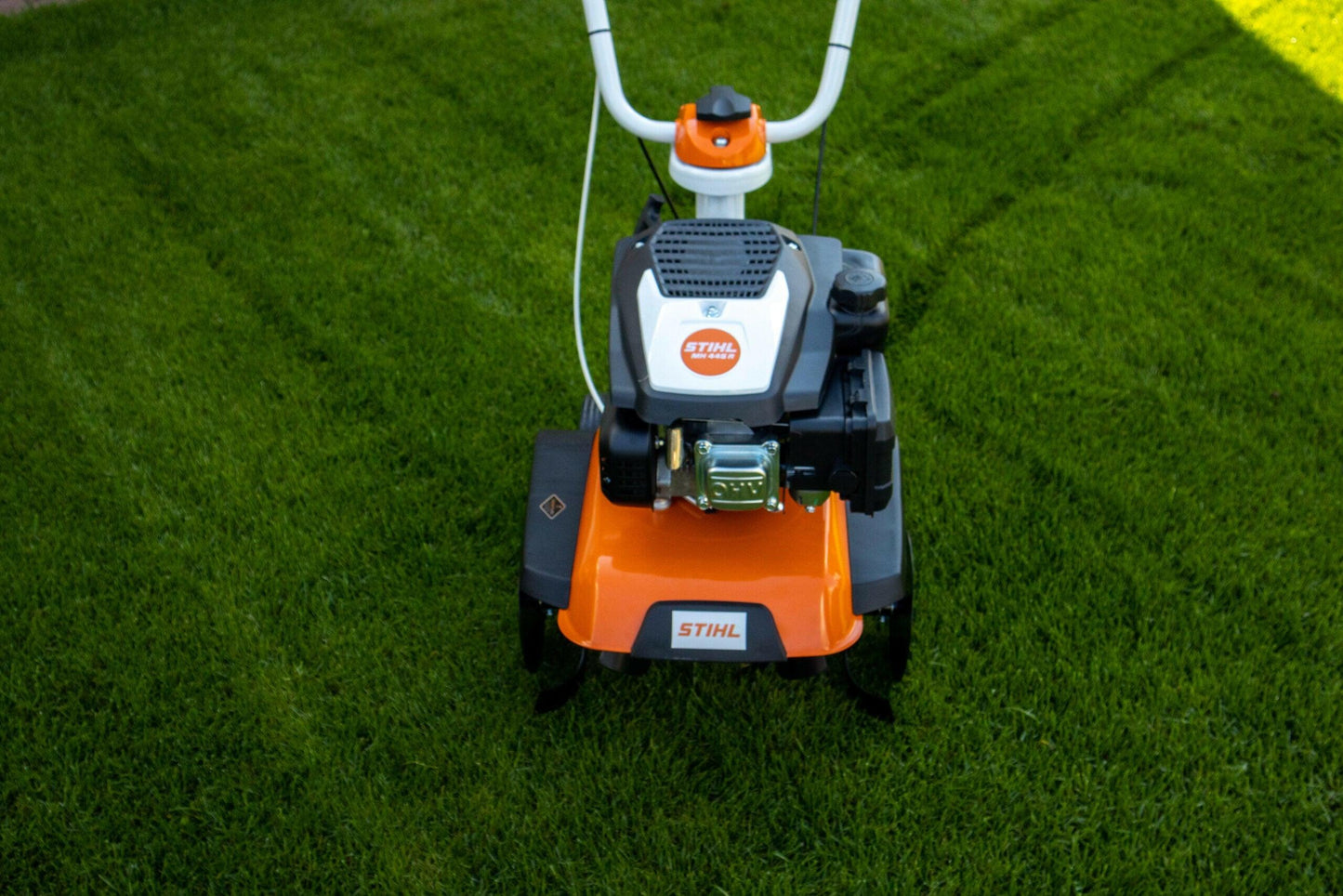Stihl Benzin Gartenfrase MH 445 R - Jetzt Stihl bei kaisers.jetzt