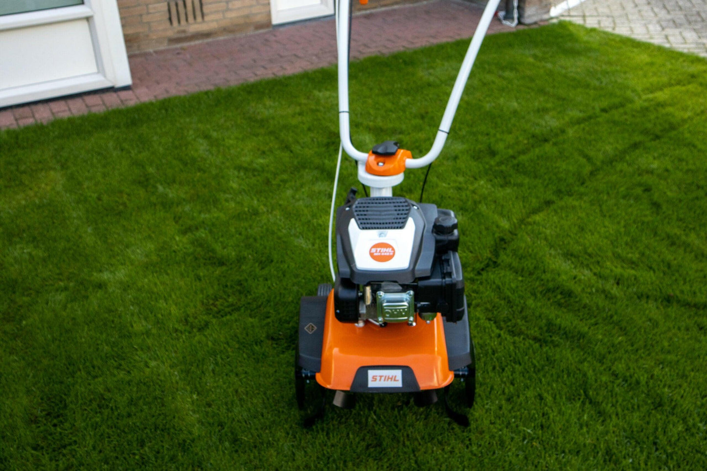 Stihl Benzin Gartenfrase MH 445 R - Jetzt Stihl bei kaisers.jetzt