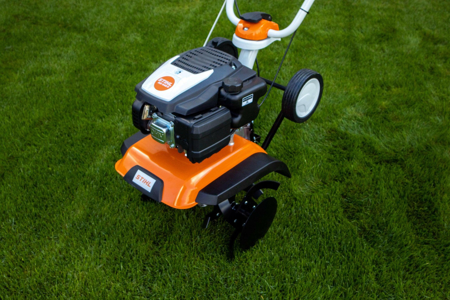 Stihl Benzin Gartenfrase MH 445 R - Jetzt Stihl bei kaisers.jetzt