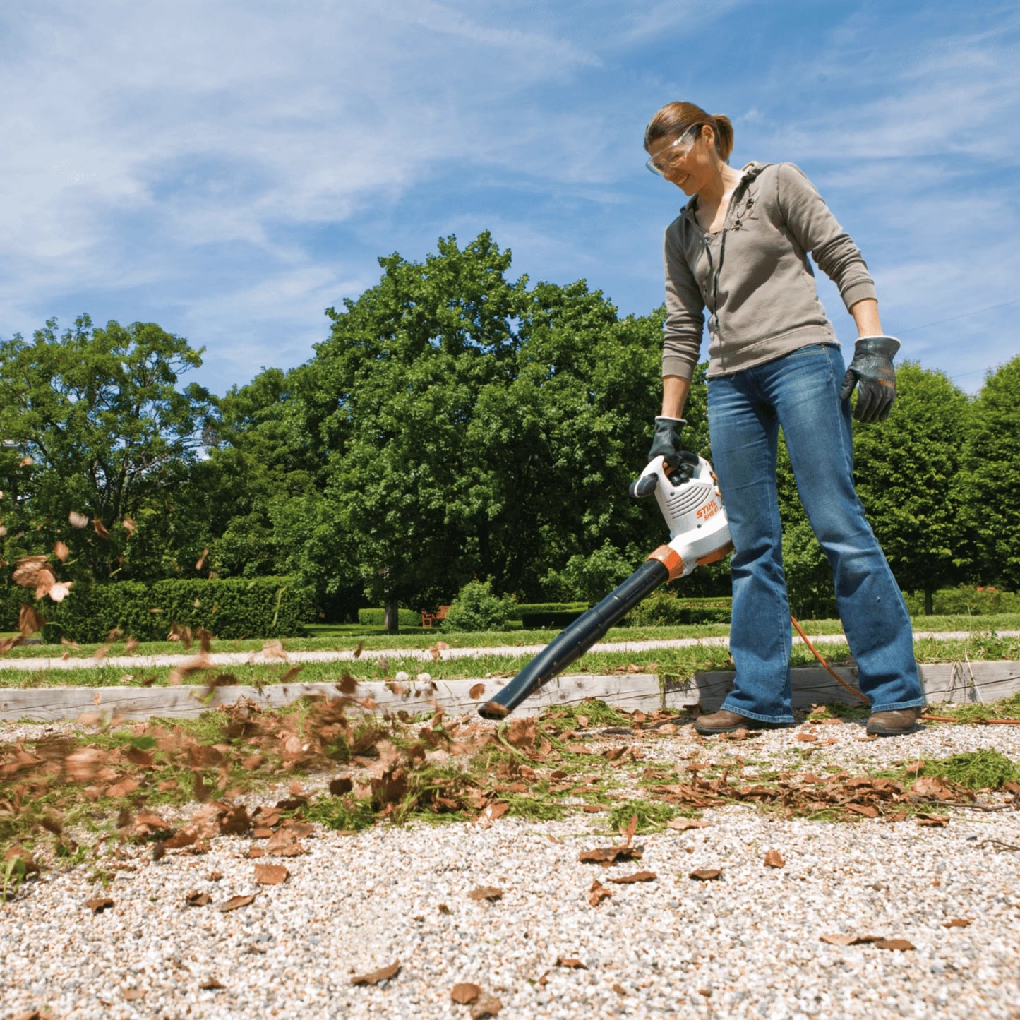 Stihl Elektro-Laubbläser BGE 81 - Jetzt Stihlbei kaisers.jetzt