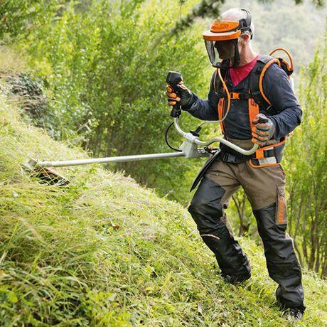 Stihl FSA 130 Akku-Freischneider mit Mähmesserkörper - Jetzt Stihl bei kaisers.jetzt