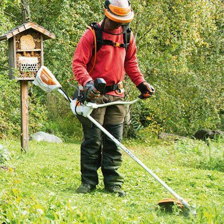 Stihl FSA 130 Akku-Freischneider mit Mähmesserkörper - Jetzt Stihl bei kaisers.jetzt