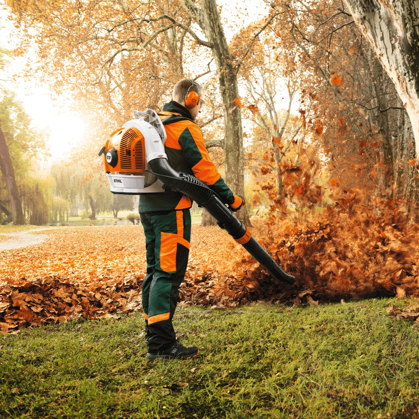 Stihl Ruckentragbarer Benzin-Laubbläser BR 700 - Jetzt Stihlbei kaisers.jetzt