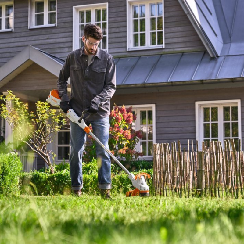Stihl Akku-Rasentrimmer FSA 50 mit Akku und Ladegerät