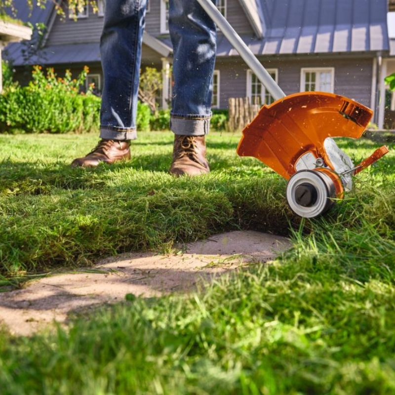 Stihl Akku-Rasentrimmer FSA 50 mit Akku und Ladegerät