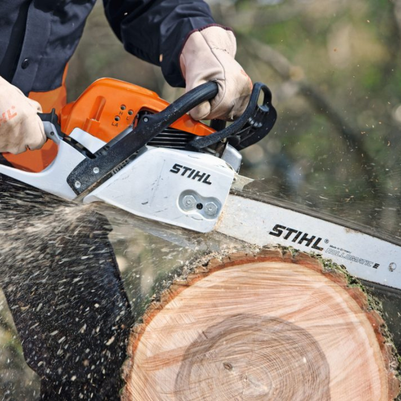 Stihl Benzin-Kettensäge MS 271 C-BE in Aktion