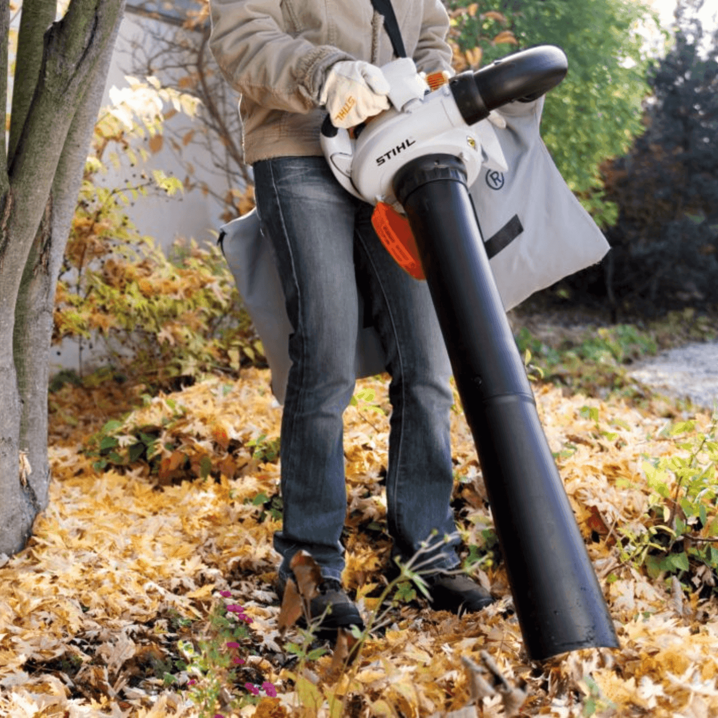 Stihl Benzin-Laubsauger SH 56 in Aktion