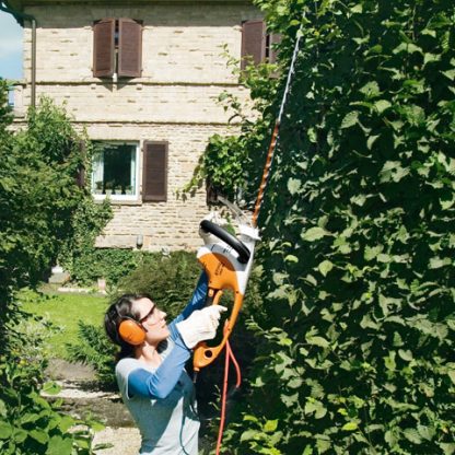Stihl Elektro-Heckenschere HSE 81 - 60 cm in Aktion