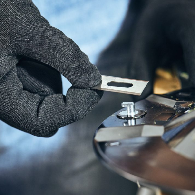 Stihl Klingen-Set Duro Plus für iMOW - 9 Stück in Aktion