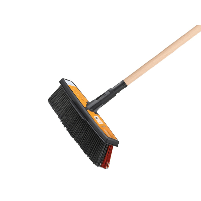 Fiskars Besen SOLID L - mit 160 cm Tauari Stiel - Jetzt Fiskars bei kaisers.jetzt