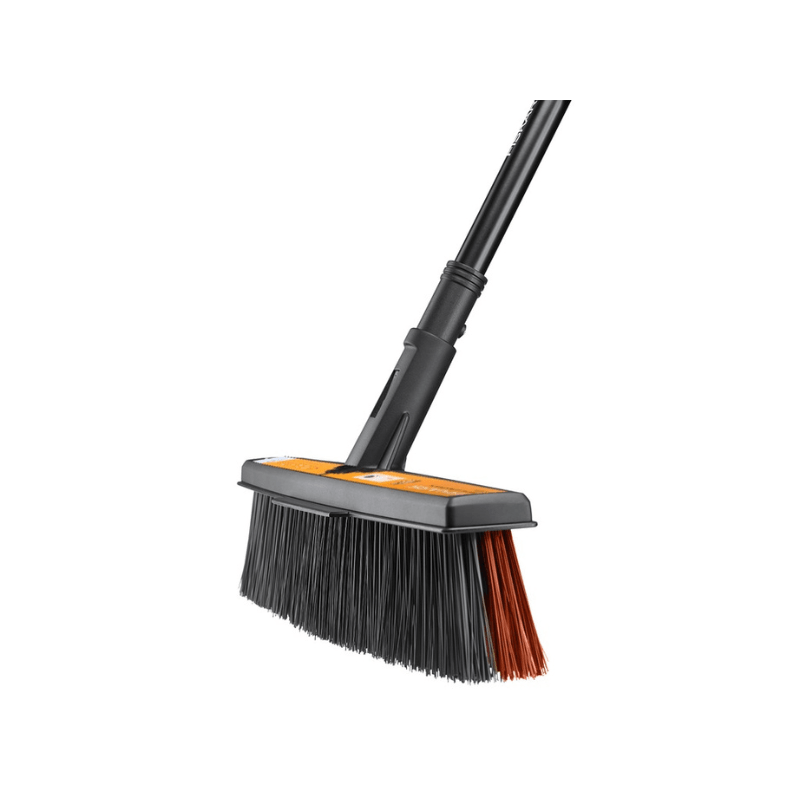 Fiskars Besen SOLID L - mit 170 cm Aluminiumstiel - Jetzt Fiskars bei kaisers.jetzt