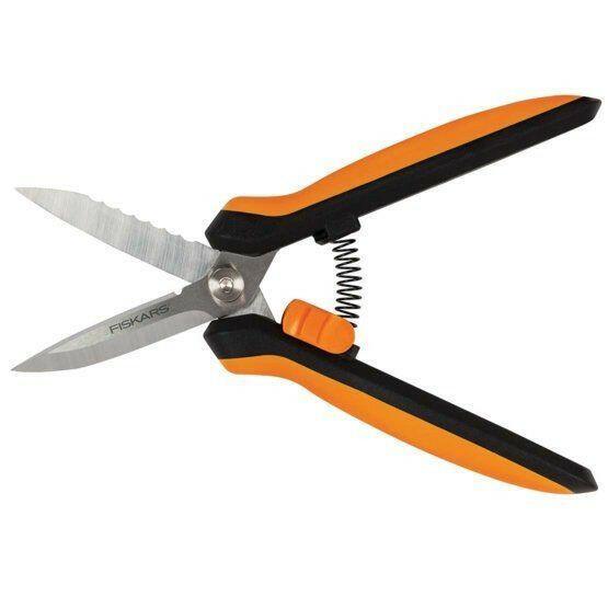 Fiskars Solid Multi-Task SP-320 Universalschneider - Jetzt Fiskars bei kaisers.jetzt