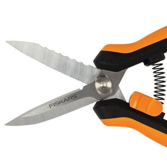 Fiskars Solid Multi-Task SP-320 Universalschneider - Jetzt Fiskars bei kaisers.jetzt