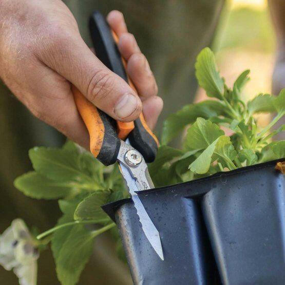 Fiskars Solid Multi-Task SP-320 Universalschneider - Jetzt Fiskars bei kaisers.jetzt