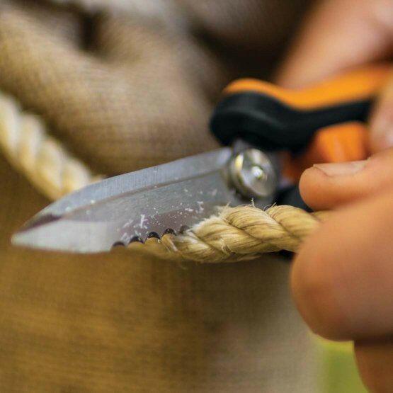 Fiskars Solid Multi-Task SP-320 Universalschneider - Jetzt Fiskars bei kaisers.jetzt