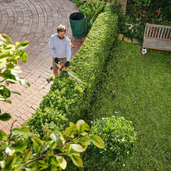 Stihl Akku-Heckenschere HSA 40.0 inkl. 2x Akku und Ladegerät - Jetzt Stihl bei kaisers.jetzt