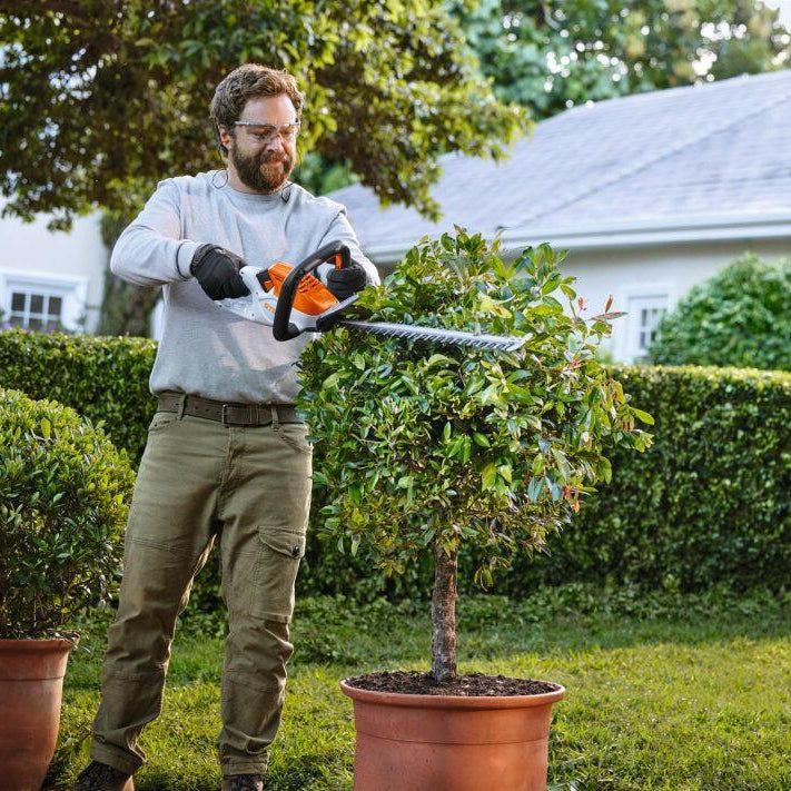 Stihl Akku-Heckenschere HSA 40.0 inkl. 2x Akku und Ladegerät - Jetzt Stihl bei kaisers.jetzt