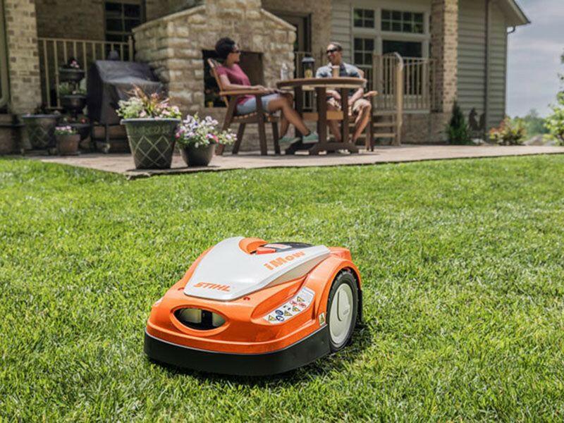 Ist ein Mähroboter gut für Ihren Rasen? Vorteile und Nachteile erklärt