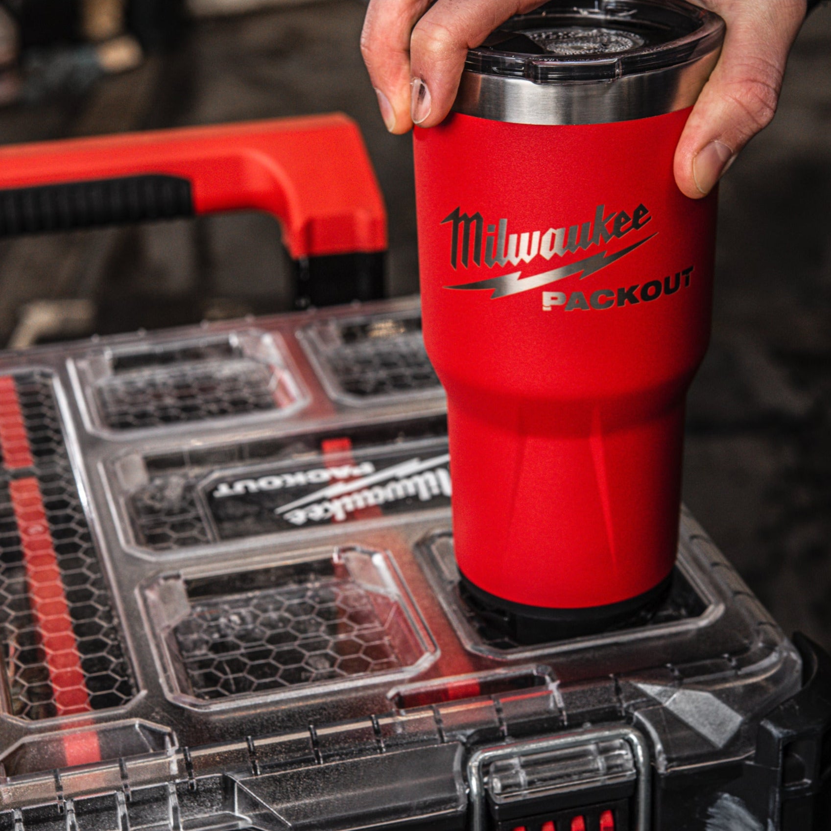 Milwaukee PACKOUT Thermosbecher 887 ml Rot_kaisers_jetzt_4