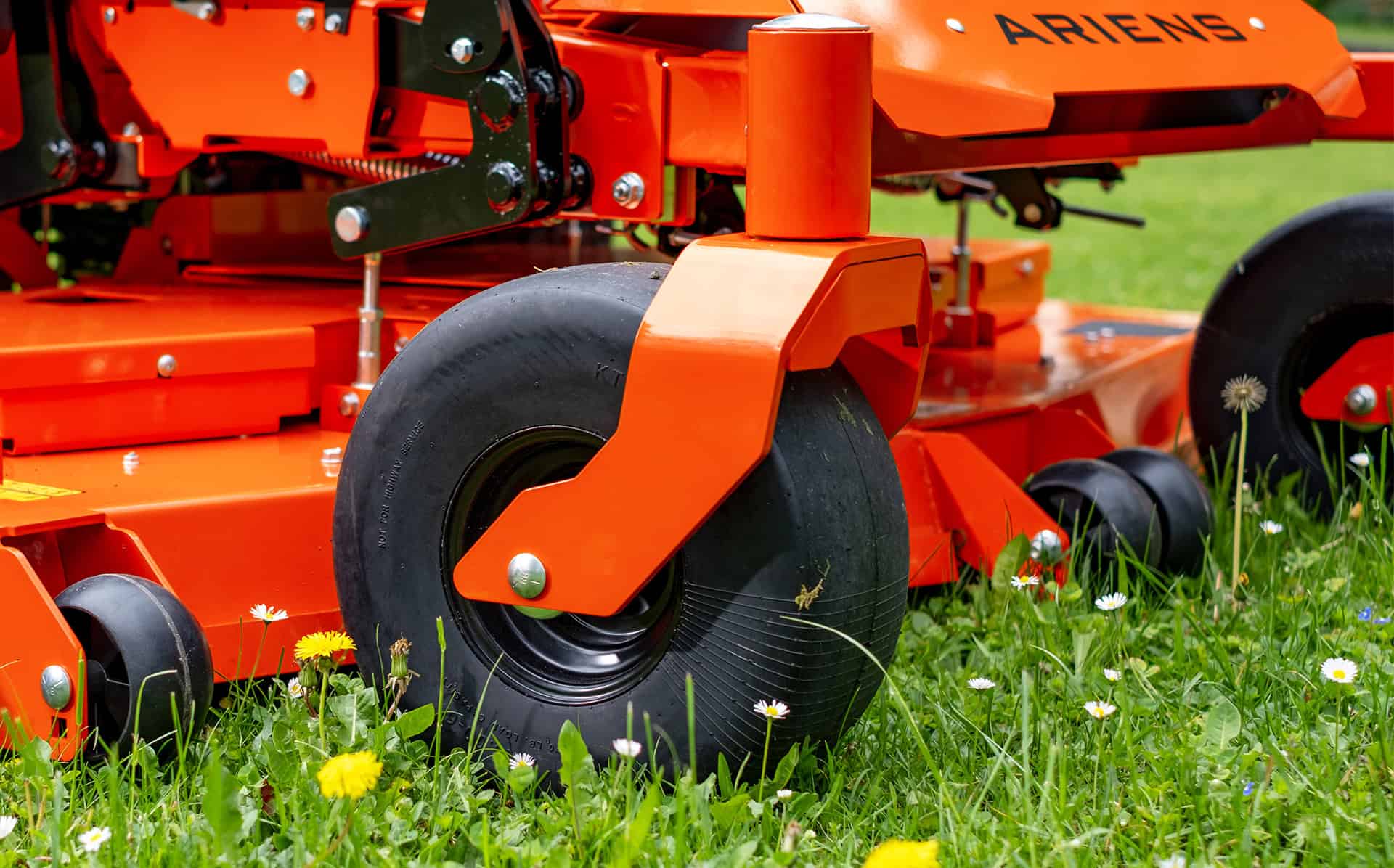 Ariens Summit Pro 572 Zero-Turn-Aufsitzmäher 183 cm (72")